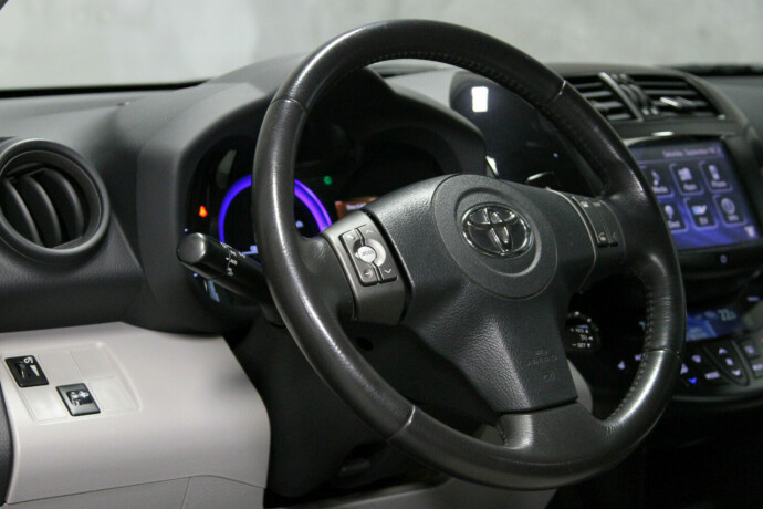 toyota-rav4-elektrisitet-2014-big-12