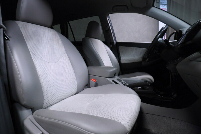 toyota-rav4-elektrisitet-2014-big-4