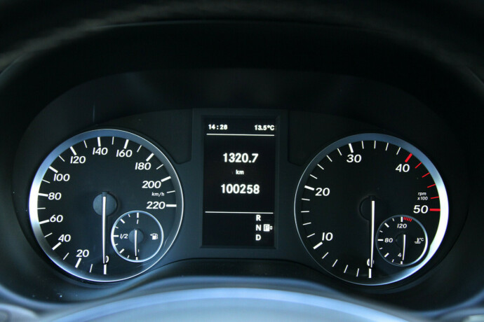 mercedes-benz-vito-diesel-2017-big-16