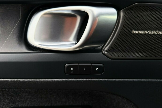 volvo-xc-40-elektrisitet-2022-big-34