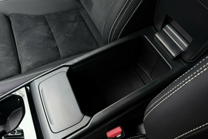 volvo-xc-40-elektrisitet-2022-big-32