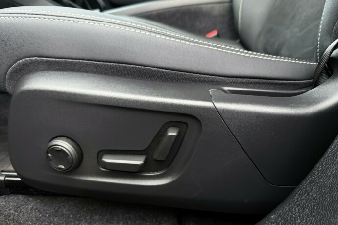 volvo-xc-40-elektrisitet-2022-big-14