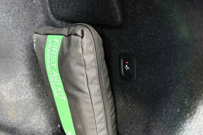 volvo-xc-40-elektrisitet-2022-big-36