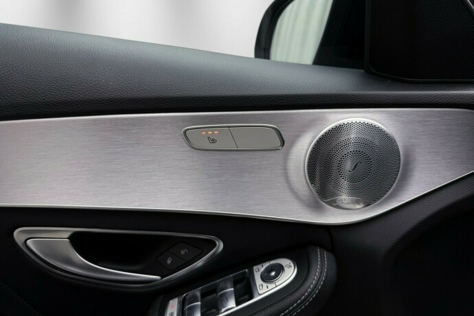 mercedes-benz-c-klasse-elektrisitetbensin-2017-big-16