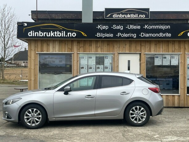 mazda-3-bensin-2016-big-0