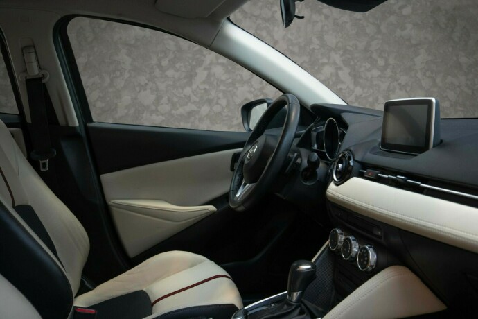 mazda-2-bensin-2017-big-28