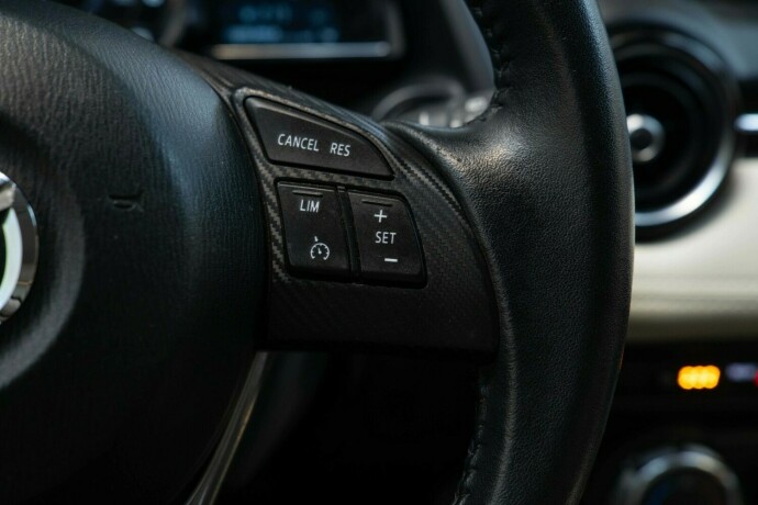 mazda-2-bensin-2017-big-13