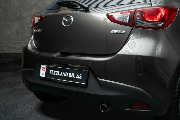 mazda-2-bensin-2017-big-7