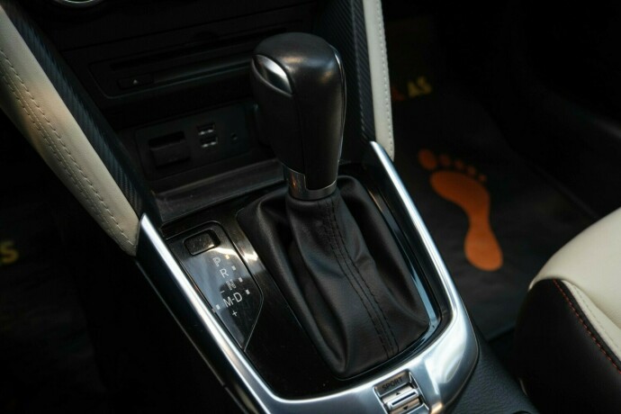 mazda-2-bensin-2017-big-17