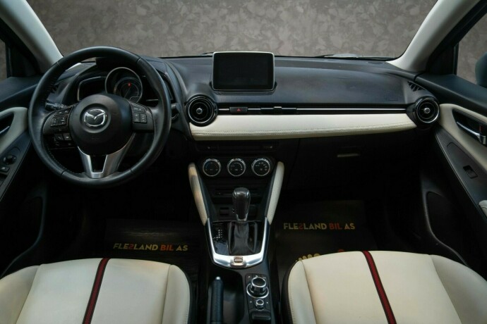 mazda-2-bensin-2017-big-26