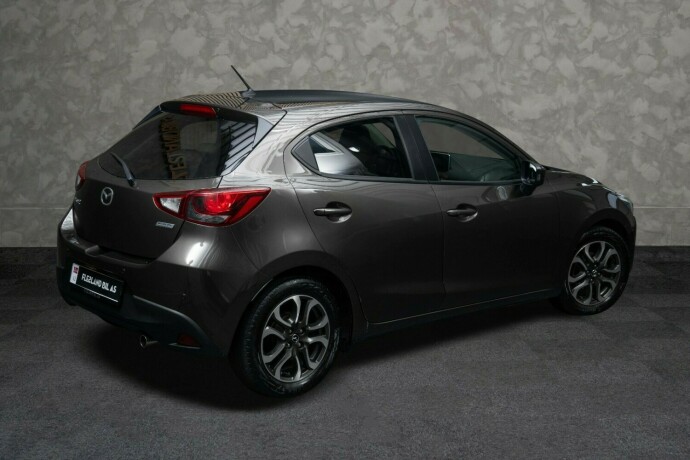 mazda-2-bensin-2017-big-9