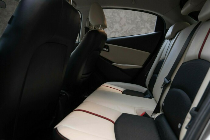 mazda-2-bensin-2017-big-25