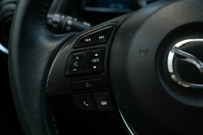 mazda-2-bensin-2017-big-12