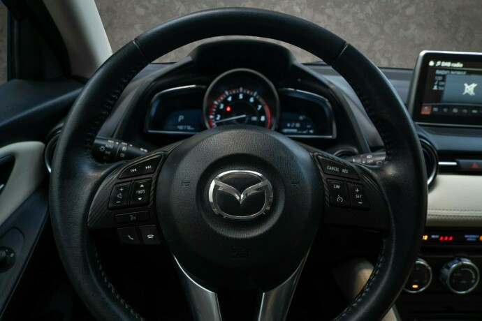 mazda-2-bensin-2017-big-11