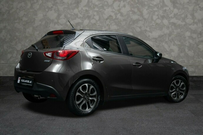 mazda-2-bensin-2017-big-8