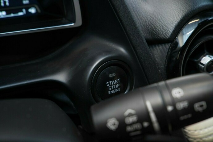 mazda-2-bensin-2017-big-14