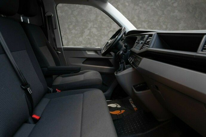 volkswagen-transporter-diesel-2020-big-23