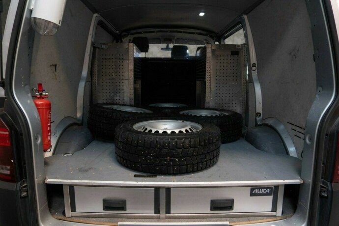 volkswagen-transporter-diesel-2020-big-27