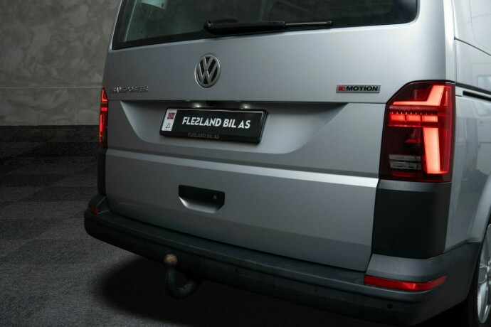 volkswagen-transporter-diesel-2020-big-8