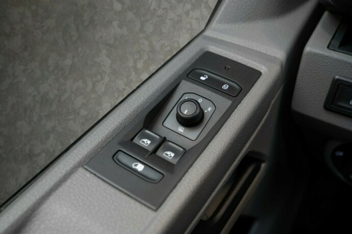 volkswagen-transporter-diesel-2020-big-20