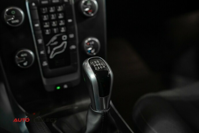 volvo-v40-bensin-2016-big-30