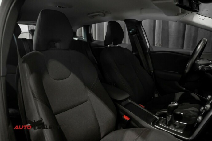 volvo-v40-bensin-2016-big-18