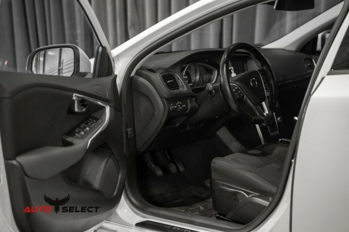 volvo-v40-bensin-2016-big-19