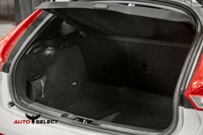 volvo-v40-bensin-2016-big-10