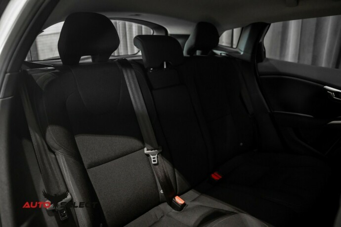 volvo-v40-bensin-2016-big-13