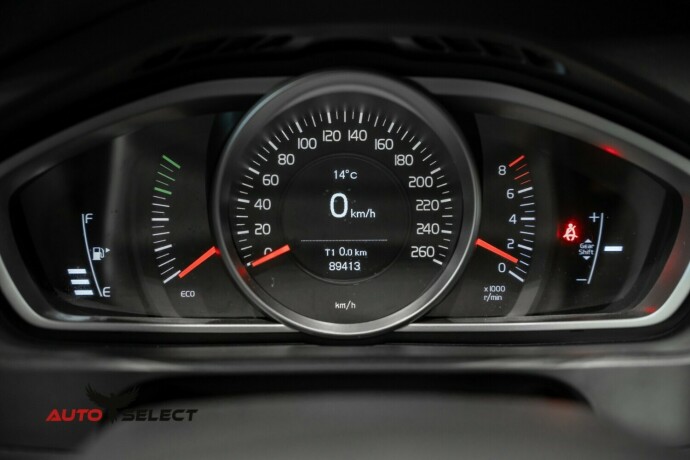 volvo-v40-bensin-2016-big-26