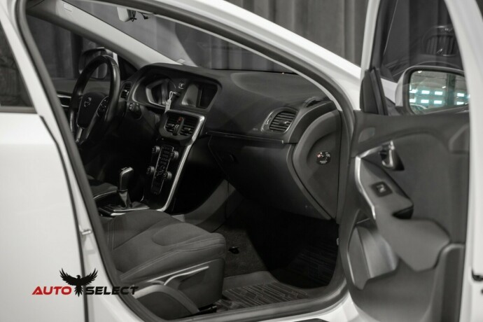 volvo-v40-bensin-2016-big-16