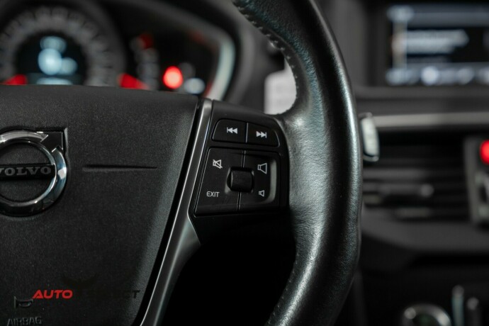 volvo-v40-bensin-2016-big-27