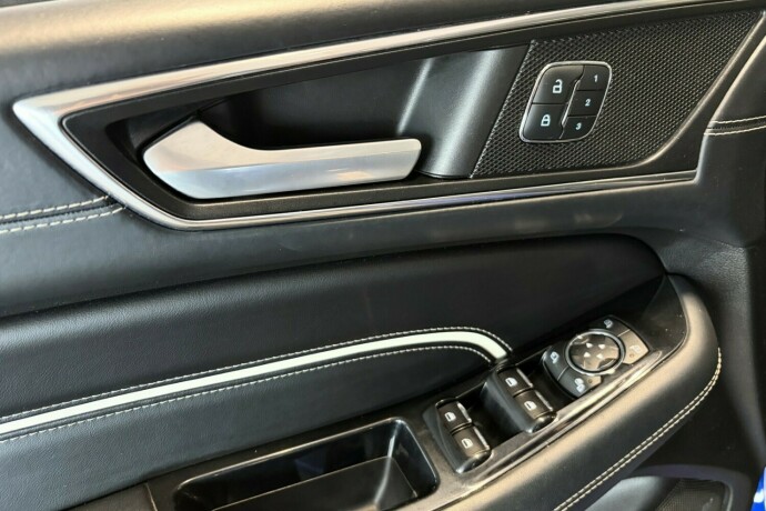 ford-s-max-bensin-2017-big-25