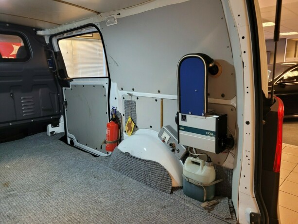 mercedes-benz-vito-diesel-2015-big-17