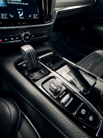 volvo-v90-elektrisitetbensin-2020-big-15