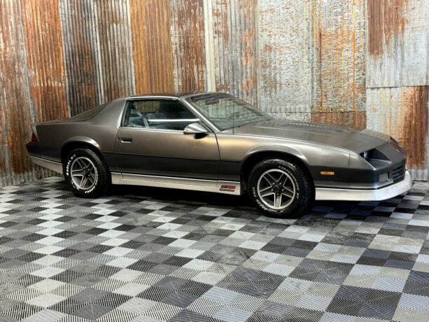 chevrolet-camaro-1985-big-2