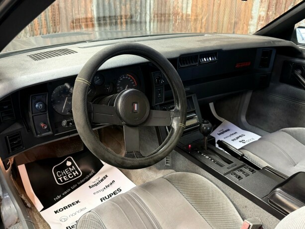 chevrolet-camaro-1985-big-22