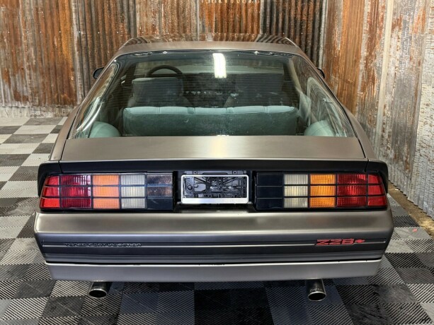 chevrolet-camaro-1985-big-19