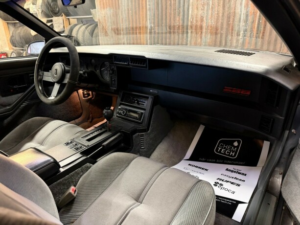 chevrolet-camaro-1985-big-30