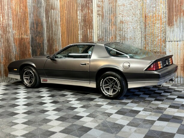 chevrolet-camaro-1985-big-12