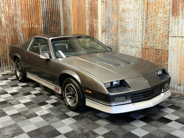 chevrolet-camaro-1985-big-1