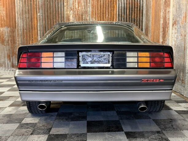 chevrolet-camaro-1985-big-18