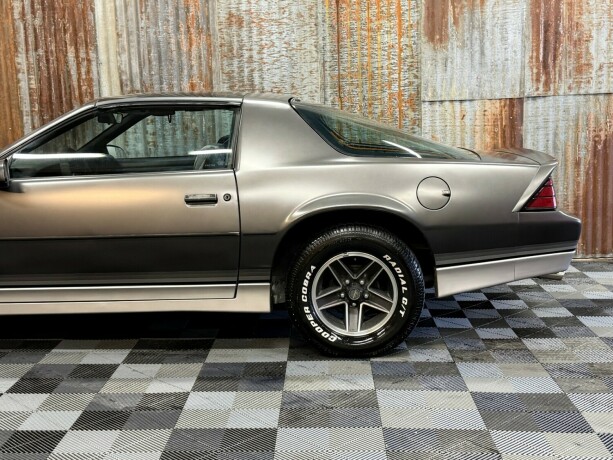 chevrolet-camaro-1985-big-13