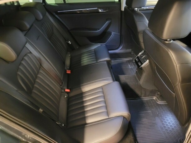 skoda-superb-diesel-2018-big-18