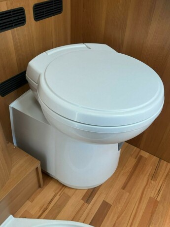 laika-ecovip-600-dobbelseng-bak-senkeseng-truma-6eh-b-f248rerkort-god-nyttelast-diesel-2016-big-55