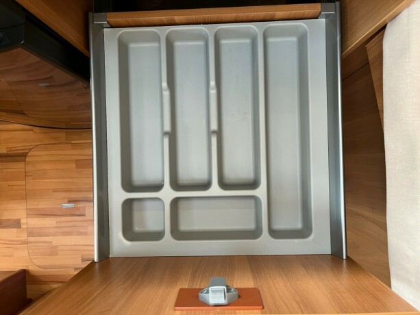 laika-ecovip-600-dobbelseng-bak-senkeseng-truma-6eh-b-f248rerkort-god-nyttelast-diesel-2016-big-40