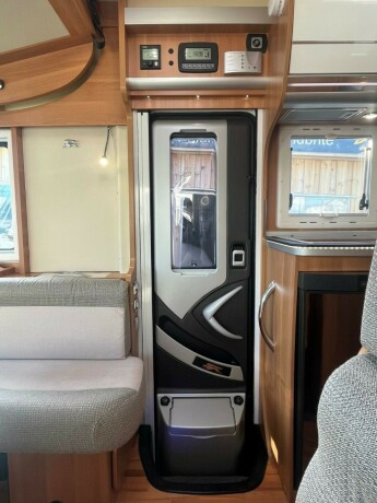 laika-ecovip-600-dobbelseng-bak-senkeseng-truma-6eh-b-f248rerkort-god-nyttelast-diesel-2016-big-29