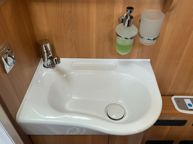 laika-ecovip-600-dobbelseng-bak-senkeseng-truma-6eh-b-f248rerkort-god-nyttelast-diesel-2016-big-51