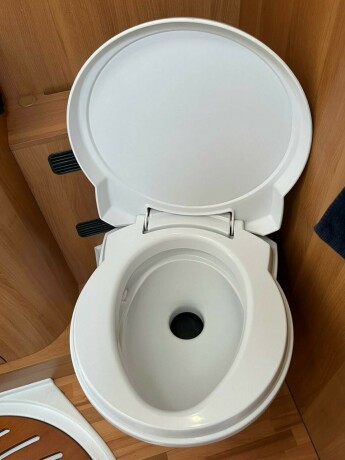 laika-ecovip-600-dobbelseng-bak-senkeseng-truma-6eh-b-f248rerkort-god-nyttelast-diesel-2016-big-57