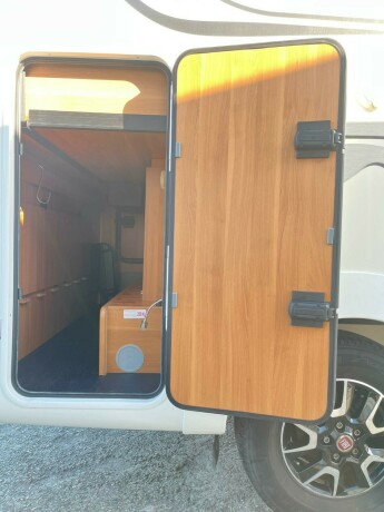 laika-ecovip-600-dobbelseng-bak-senkeseng-truma-6eh-b-f248rerkort-god-nyttelast-diesel-2016-big-9